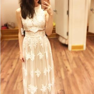 White lace round neck long prom dre..