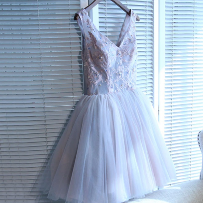 Charming Tulle Lace A Line V Neck Short Prom..