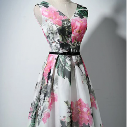 V Neck Flowers Printed Fabric Short Prom Dress..