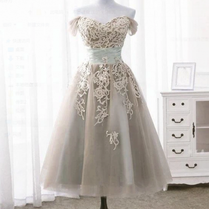 Champagne Lace Top Vintage Tea Length Bridesmaid Dresses