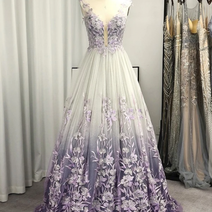 A-Line/Princess V-Neck Tulle Sleeveless Knee-Length Homecoming Dress With Appliques Lace