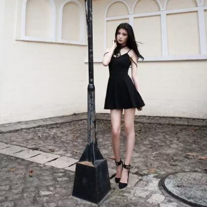 4610416 Black Cross Strap Dress