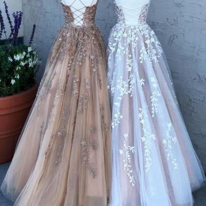 2021 Ball Gown Prom Dresses Long With Appliques..