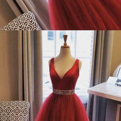 V-neck Tulle/satin Long Prom Dresses With Beading