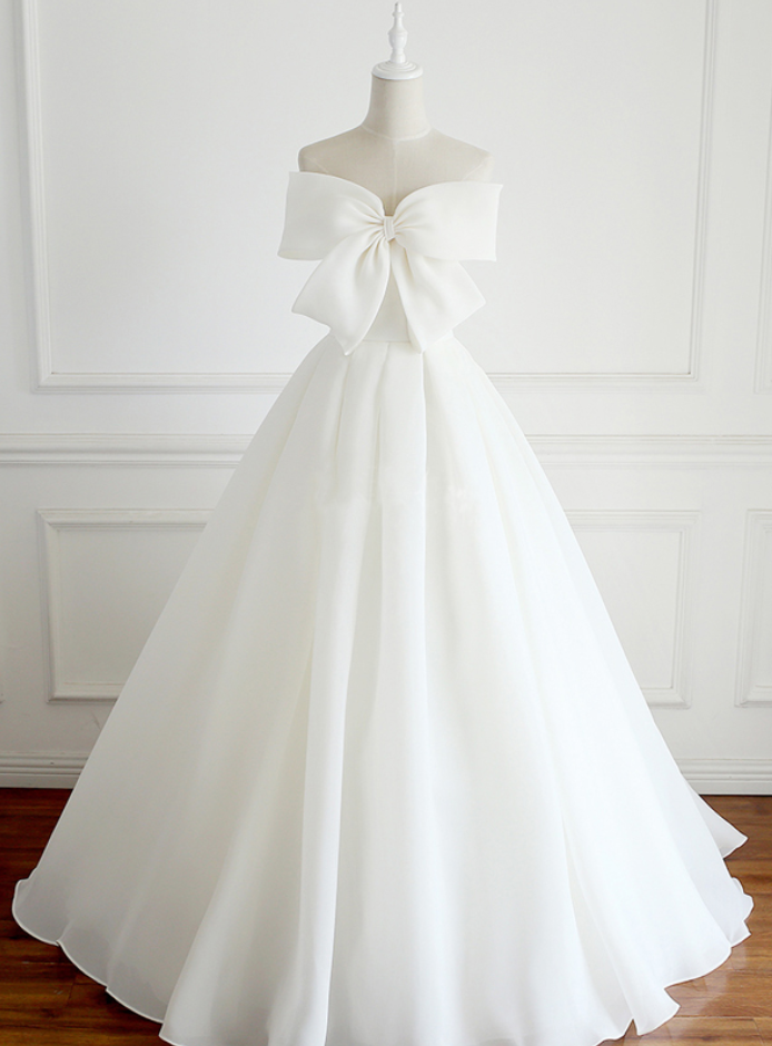 Bow Accent Strapless Chiffon Wedding Gown Featuring Lace-up Back