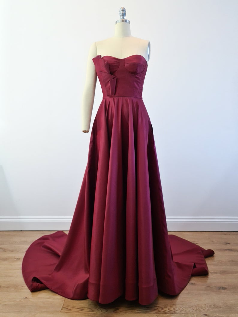 Minimalistic Burgundy Taffeta Gown With Train. Modern Finishing And Luxury Fabric,pl3336