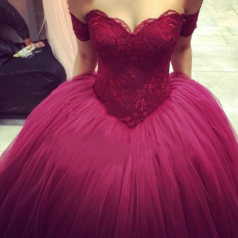 Burgundy Evening Ball Gowns Sweetheart Lace Appliques Puffy Skirt Floor Length Wine Red Saudi Arabia Prom Dresses Custom
