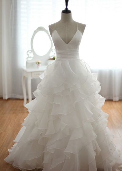 2017 Custom Charming White Layered Wedding Dress,spaghetti Straps Bridal Dress,deep V-neck Wedding Dress