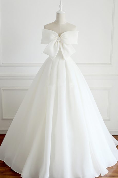 Bow Accent Strapless Chiffon Wedding Gown Featuring Lace-up Back
