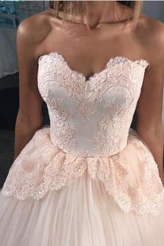 Gorgeous Lace Appliques Sweetheart Tulle Ball Gown Wedding Dresses Pink