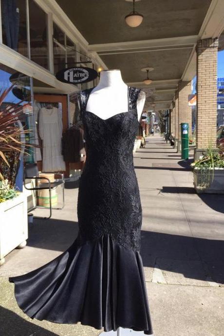 Sexy black lacy Gown |Gothic Prom | 80's VTG | brocade satin lace | open back | Low back | formal |Black tie |size medium,PL2725